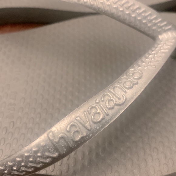 • Havaianas Grey Flip Flops • - Picture 2 of 6